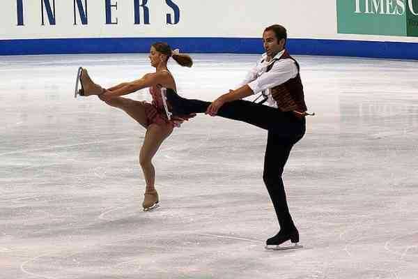 Pair skating