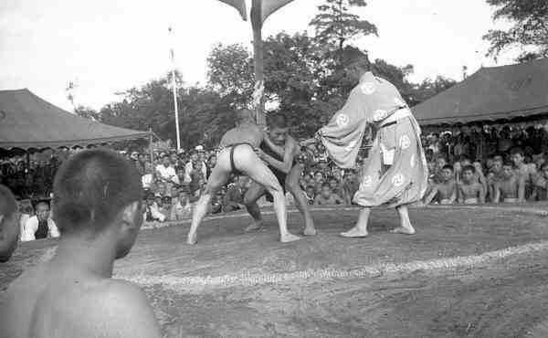 Sumo wrestling in the past